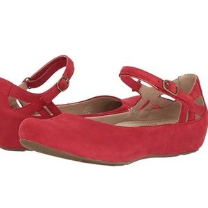 Earthies Capri Flats Bright Red Size 5.5/6